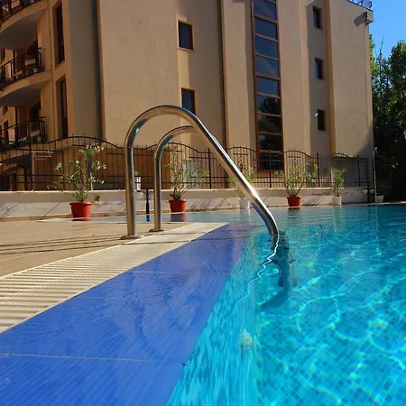Menada Amadeus 1 Apartman *